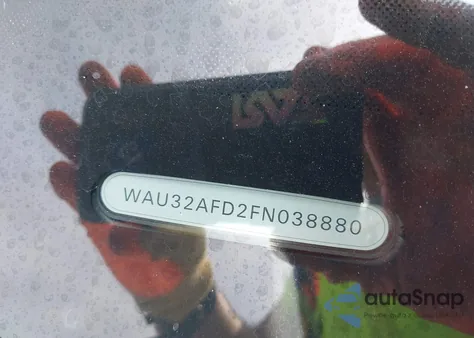 2015 Audi A8 L 4.0T z USA, uszkodzony, nr VIN WAU32AFD2FN038880